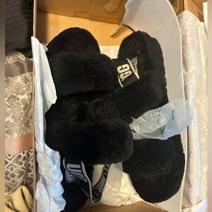 Women’s UGG Black Fluffy Slides
